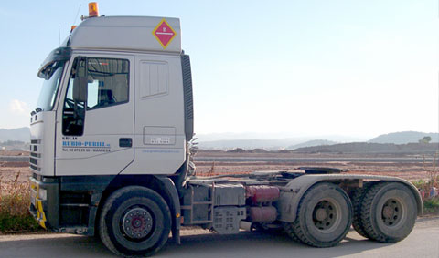 Tractora per al transport de mercaderies i maquinària